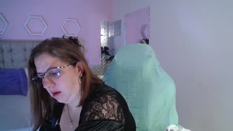 Snapshot of katiee_jones_ chatting on December 2024 12:04:01 PM Katherine online show from December 2024 12:04:01 PM