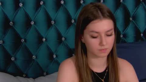 katiereeves online show from October 2025 07:01:02 PM