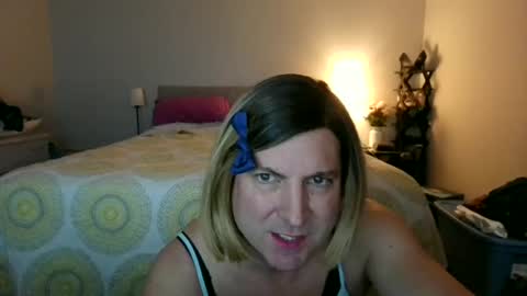 Snapshot of katieutopia chatting on November 2025 04:01:02 AM katieutopia online show from November 2025 04:01:02 AM