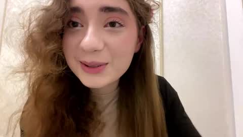 Snapshot of katinaflatau chatting on May 2026 05:21:02 PM Rosie online show from May 2026 05:21:02 PM