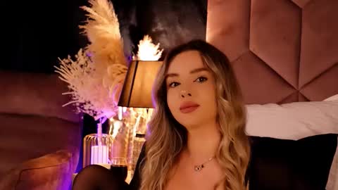 Snapshot of katjolie chatting on October 2025 05:54:02 PM KatJolie online show from October 2025 05:54:02 PM