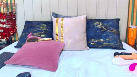 K A T L Y N  online show from February 2025 04:53:02 PM