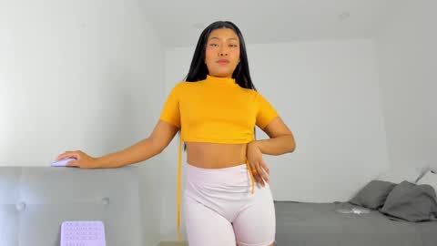 Follow me on instagram and twitter as correaktnees online show from March 2025 10:51:01 AM