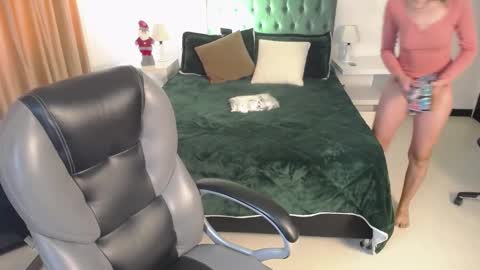 Katnia and Marcuz online show from December 2024 12:11:02 PM