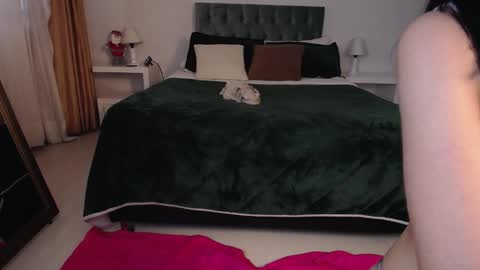 Katnia and Marcuz online show from December 2024 04:51:01 PM