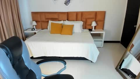 Katnia and Marcuz online show from October 2025 11:41:02 AM