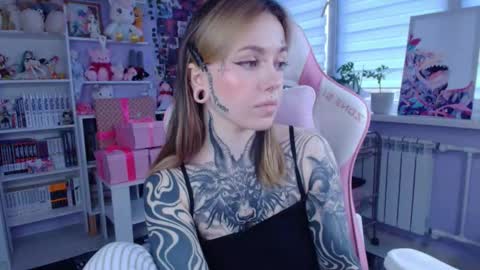 Snapshot of katrinwaifu chatting on October 2025 01:23:04 PM Katrin online show from October 2025 01:23:04 PM