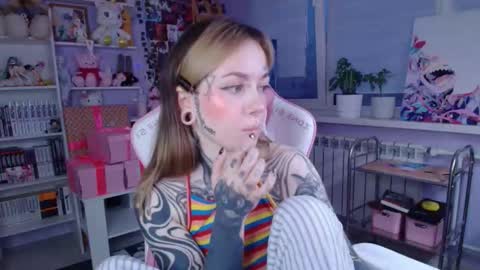 Snapshot of katrinwaifu chatting on November 2025 02:08:02 PM Katrin online show from November 2025 02:08:02 PM