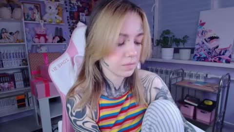 Snapshot of katrinwaifu chatting on November 2025 02:30:02 PM Katrin online show from November 2025 02:30:02 PM