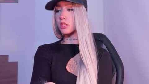 katta_martini_ online show from November 2025 11:43:02 AM