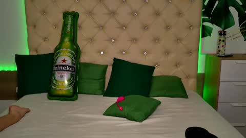 Snapshot of kattiesims chatting on September 2025 07:28:02 PM KattieSims online show from September 2025 07:28:02 PM