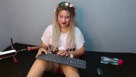 Snapshot of katty_loveless chatting on October 2025 05:50:02 AM Katty Loveless online show from October 2025 05:50:02 AM