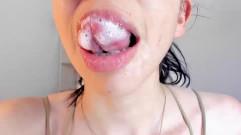 Snapshot of katty_mouth chatting on October 2025 08:51:01 PM Katty online show from October 2025 08:51:01 PM