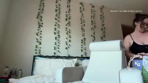 Snapshot of katxxgolding chatting on June 2026 12:42:01 AM Princesse Kat online show from June 2026 12:42:01 AM