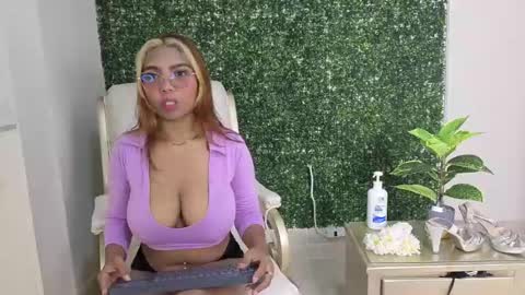 Snapshot of katy_love222 chatting on May 2026 06:57:01 PM katy_love222 online show from May 2026 06:57:01 PM