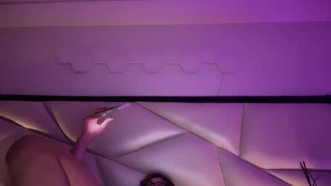 Emily online show from November 2025 02:01:02 AM