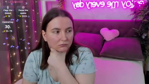 Snapshot of katyaneilson chatting on April 2026 07:04:01 AM Kate online show from April 2026 07:04:01 AM
