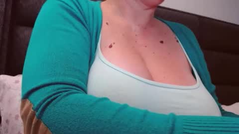 Katy online show from October 2025 05:08:02 AM