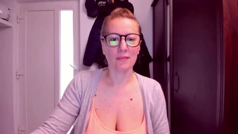 Snapshot of katynextdoor chatting on May 2026 05:45:01 AM Katy online show from May 2026 05:45:01 AM