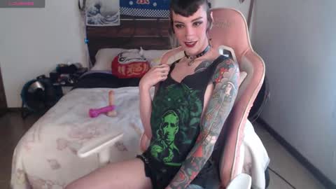 luna   online show from October 2025 09:35:02 PM