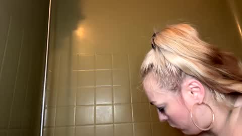 Snapshot of kay_la chatting on September 2025 06:47:02 AM kay_la online show from September 2025 06:47:02 AM