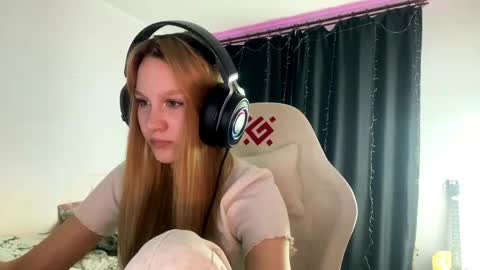 Amia online show from April 2026 05:17:01 PM