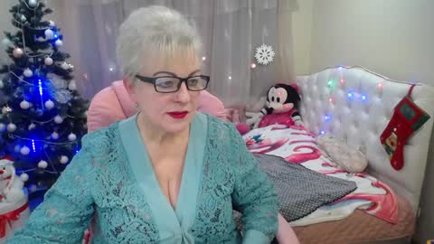 kaylesmoll online show from December 2024 07:52:02 PM