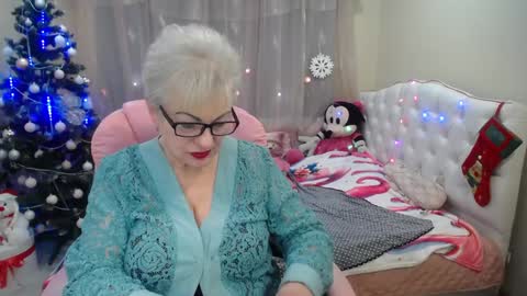 kaylesmoll online show from December 2024 10:55:02 PM