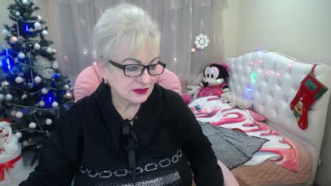 kaylesmoll online show from December 2024 05:49:02 AM