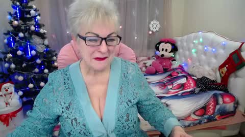 kaylesmoll online show from December 2024 07:22:01 PM