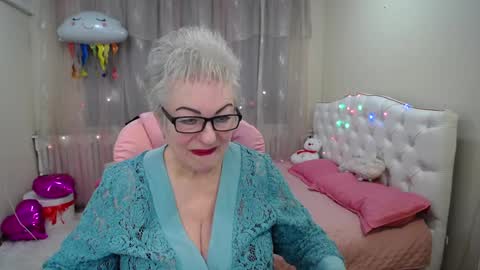 kaylesmoll online show from January 2025 07:42:02 PM