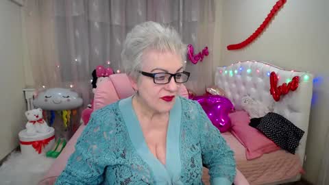 kaylesmoll online show from February 2025 07:25:01 PM
