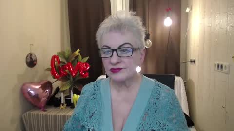 kaylesmoll online show from February 2025 08:43:02 PM