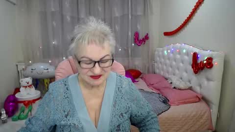 kaylesmoll online show from February 2025 08:03:01 PM