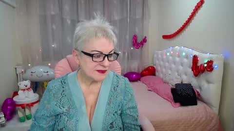 kaylesmoll online show from February 2025 07:38:02 PM