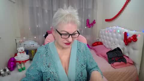 kaylesmoll online show from March 2025 07:38:01 PM