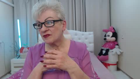 kaylesmoll online show from March 2026 07:03:02 PM