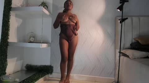 Kayna online show from April 2026 08:09:02 PM