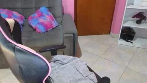 keeiity_moon online show from November 2025 01:51:01 PM