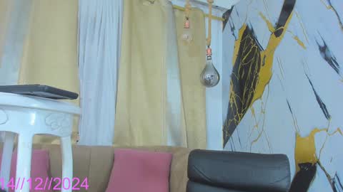 Snapshot of keila_mendoza chatting on December 2024 06:20:01 PM Keila online show from December 2024 06:20:01 PM