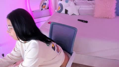 Keisy  online show from November 2025 03:30:02 PM