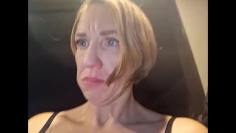 kelli19851834 online show from November 2025 06:24:01 AM