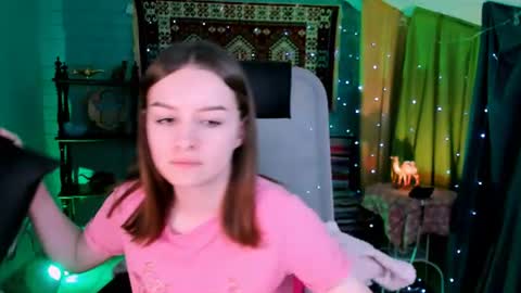 Snapshot of kelliebanshe chatting on June 2026 08:19:01 AM kelliebanshe online show from June 2026 08:19:01 AM