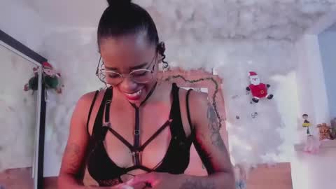 kelly__thomson online show from December 2024 09:13:02 PM