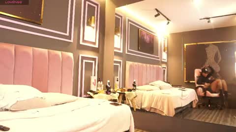 kelly__thomson online show from April 2026 12:50:02 PM