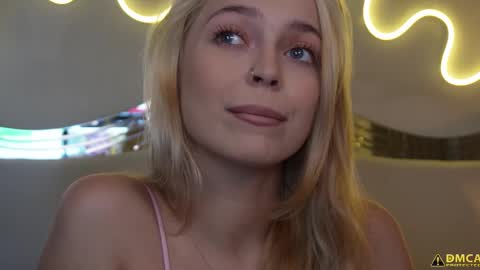 Kelly online show from October 2025 05:35:02 AM