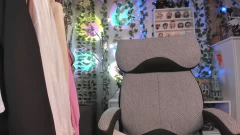 Snapshot of kellyasian chatting on December 2024 08:19:02 AM Leia online show from December 2024 08:19:02 AM