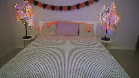 Kelly online show from November 2025 01:46:01 PM