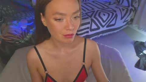 Snapshot of kellyfouler chatting on June 2026 05:25:01 AM KellyFouler online show from June 2026 05:25:01 AM