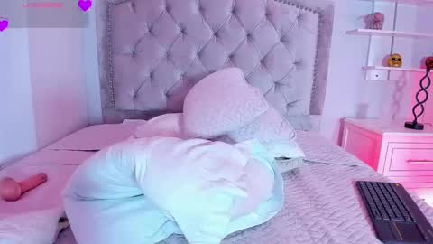Snapshot of kellymillian_ chatting on December 2024 05:48:01 PM kellyMillian online show from December 2024 05:48:01 PM